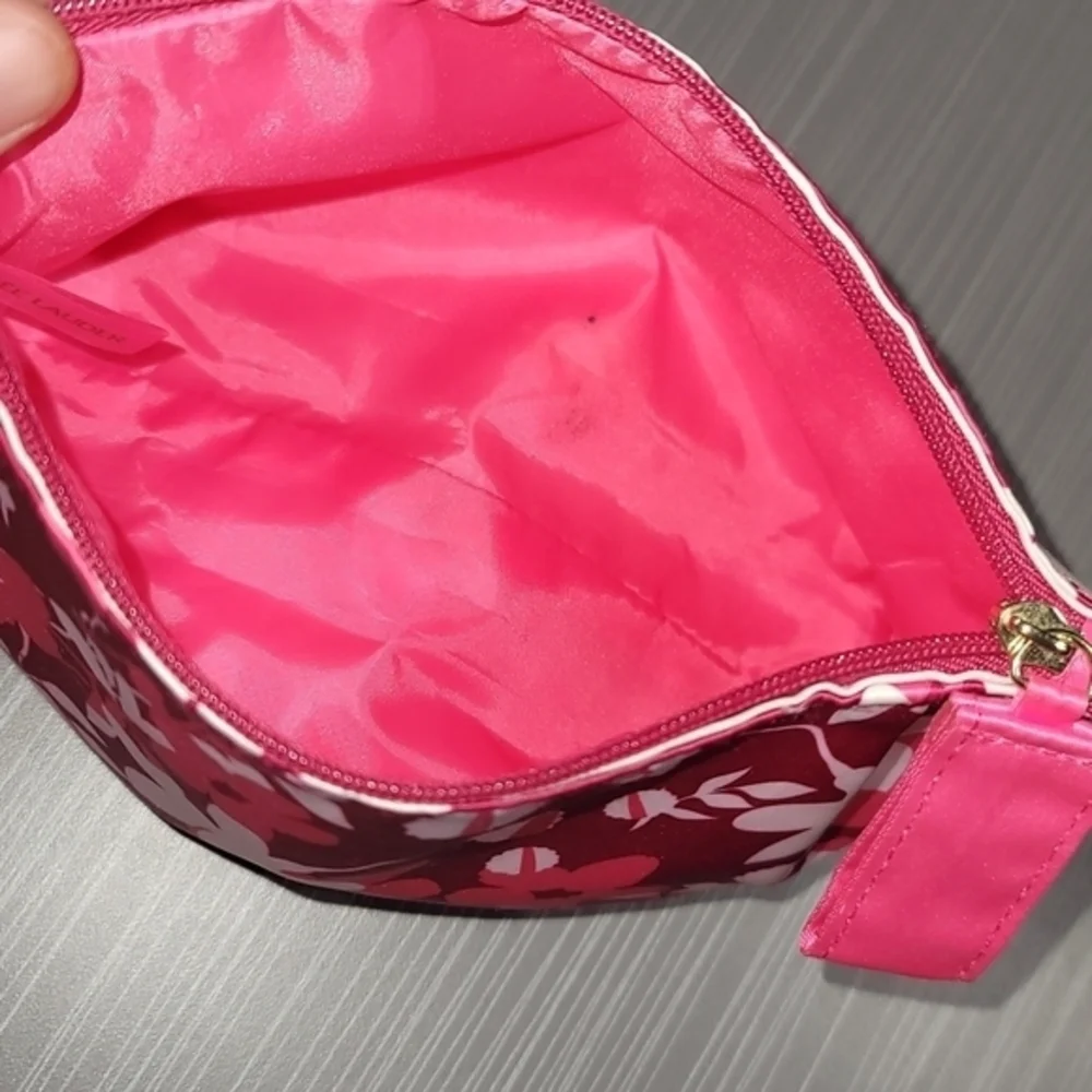 4 Cosmetic‎ Cases/Bags: 1 Estee Lauder (Fuchsia), 3 Clinique(s) Good+ Condition